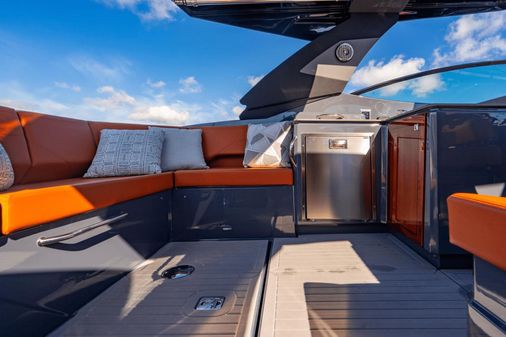 Cruisers Yachts 38 GLS image