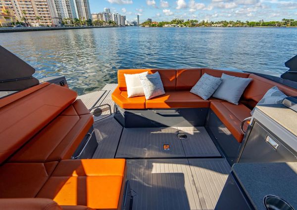 Cruisers Yachts 38 GLS image