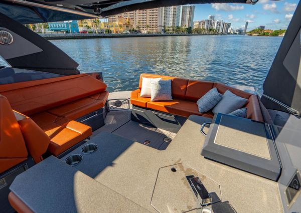 Cruisers Yachts 38 GLS image