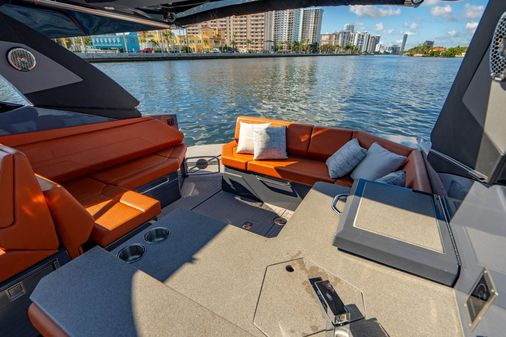 Cruisers Yachts 38 GLS image