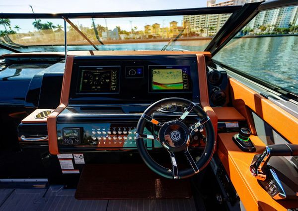 Cruisers Yachts 38 GLS image