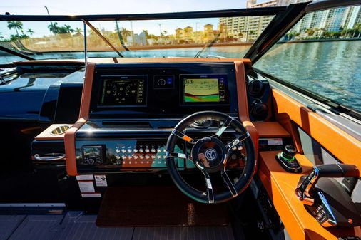 Cruisers Yachts 38 GLS image