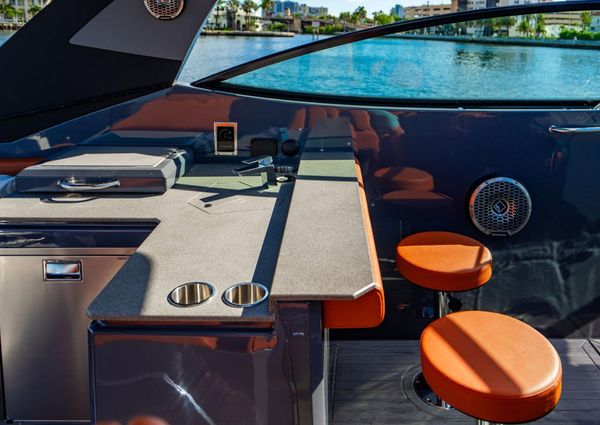 Cruisers Yachts 38 GLS image