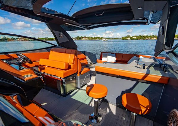 Cruisers Yachts 38 GLS image