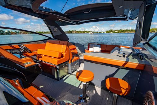 Cruisers Yachts 38 GLS image