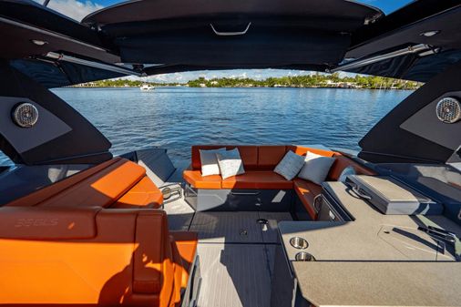 Cruisers Yachts 38 GLS image