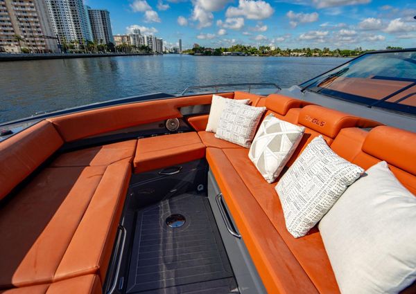 Cruisers Yachts 38 GLS image