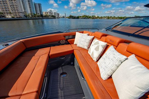 Cruisers Yachts 38 GLS image