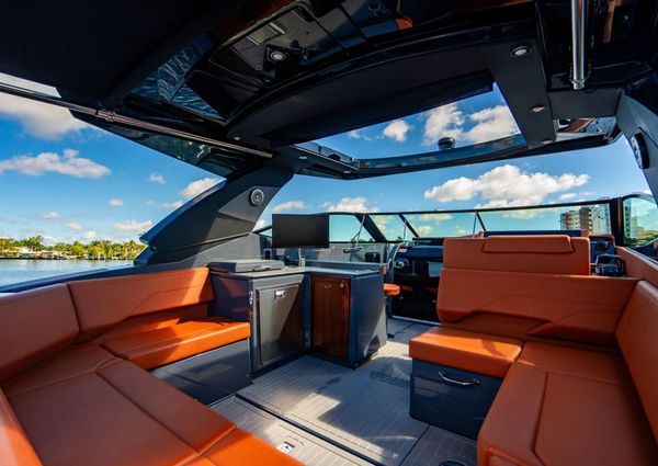 Cruisers Yachts 38 GLS image