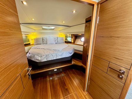 Tiara-yachts F44 image