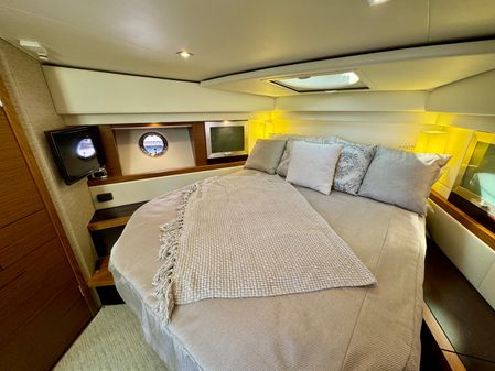Tiara-yachts F44 image