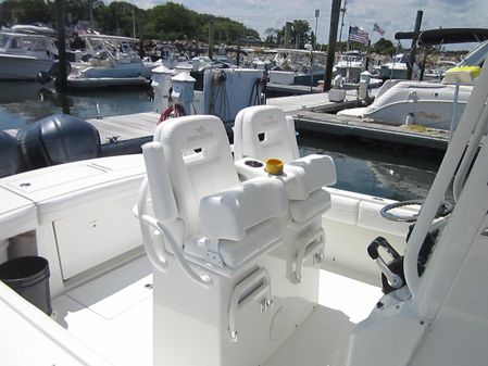 Regulator 28 Forward Seating image