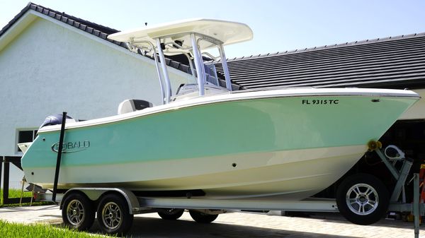 Robalo R230 Center Console 