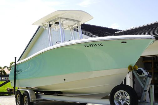 Robalo R230 Center Console image