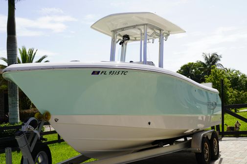 Robalo R230 Center Console image