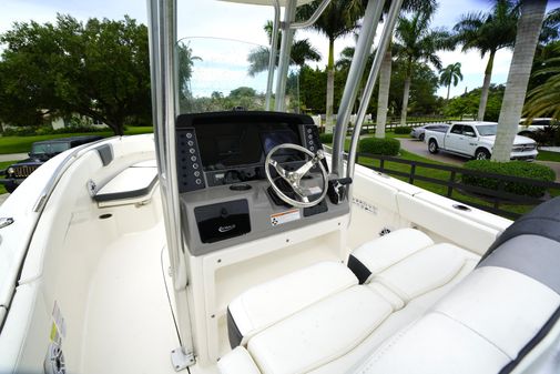 Robalo R230 Center Console image