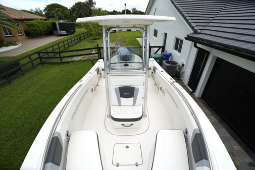 Robalo R230 Center Console image