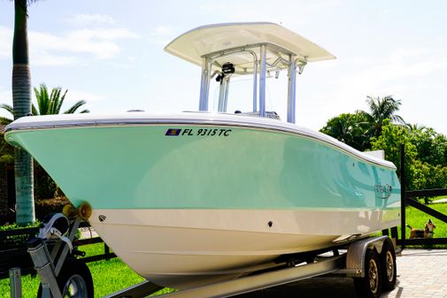 Robalo R230 Center Console image