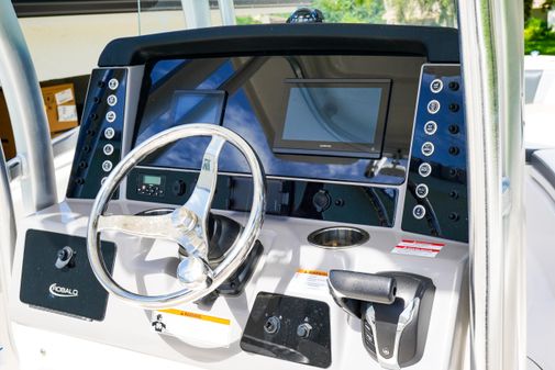 Robalo R230 Center Console image