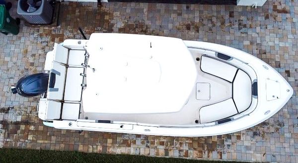 Robalo R230 Center Console image