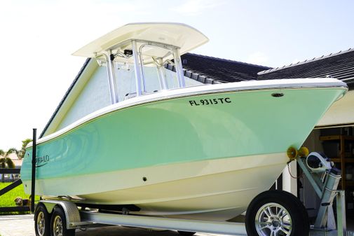 Robalo R230 Center Console image