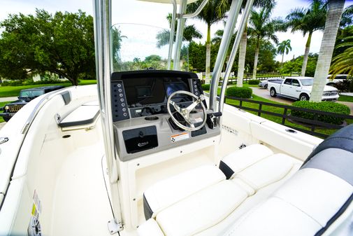 Robalo R230 Center Console image