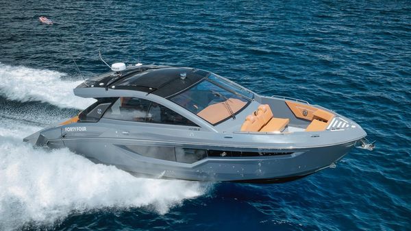 Cruisers Yachts 42 GLS I/O 