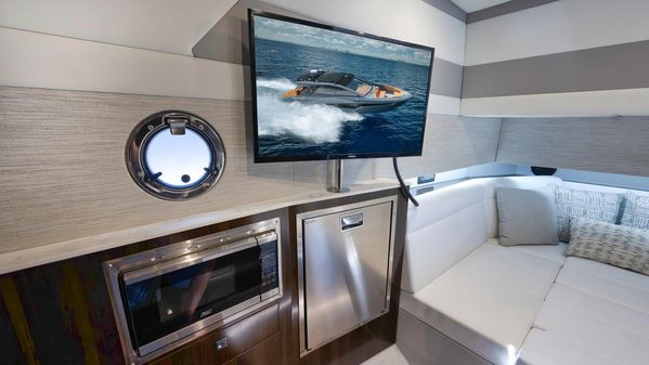 Cruisers Yachts 42 GLS I/O image