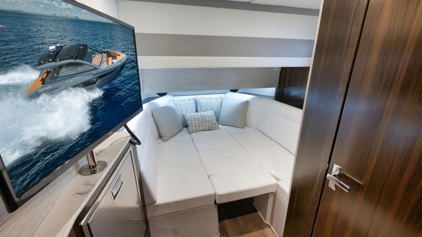 Cruisers Yachts 42 GLS I/O image