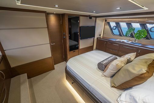 Sea Ray L650 Flybridge image