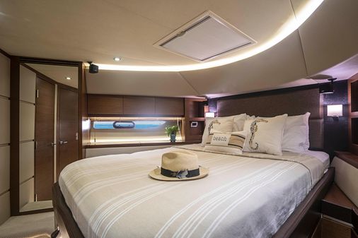 Sea Ray L650 Flybridge image