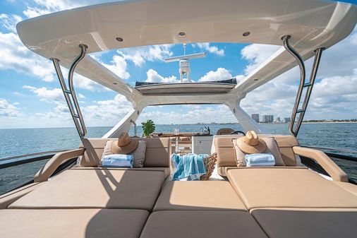 Sea Ray L650 Flybridge image