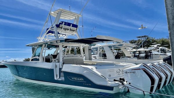Boston Whaler 380 Outrage