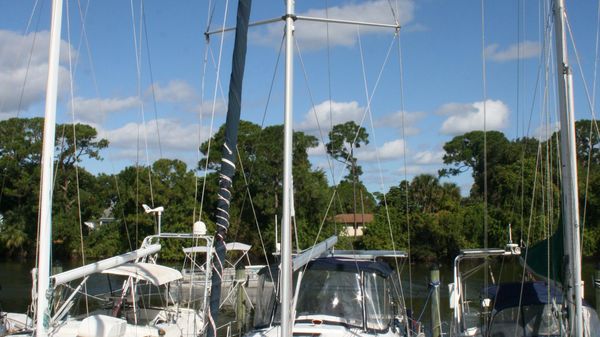 Hunter 41 Deck Salon