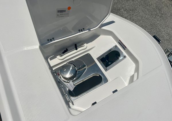 Robalo R270 image