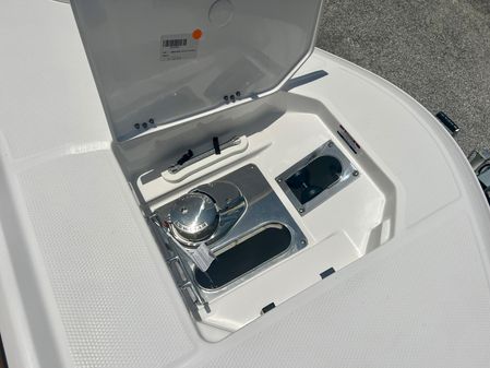 Robalo R270 image