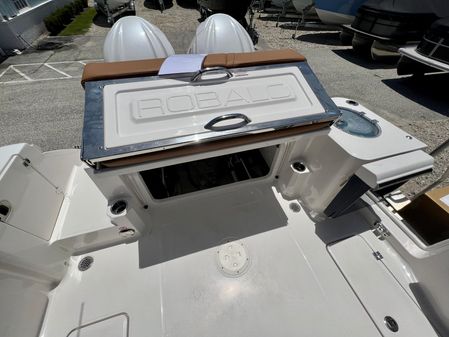 Robalo R270 image