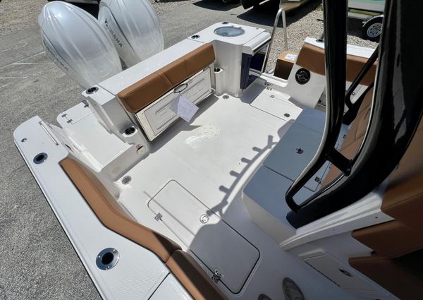 Robalo R270 image