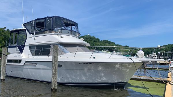 Carver 370 Motor Yacht 