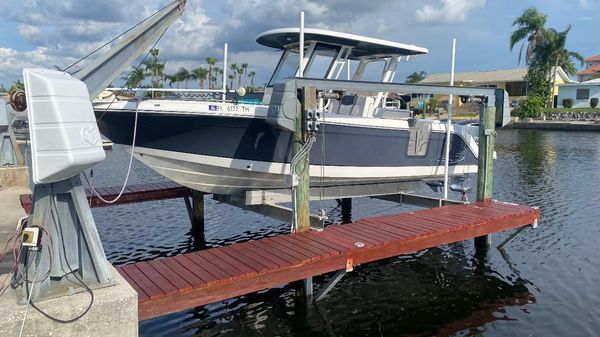 Robalo R272 Center Console 