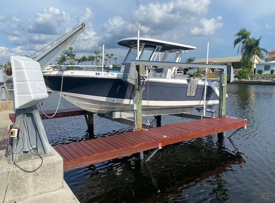 Robalo R272 Center Console - main image