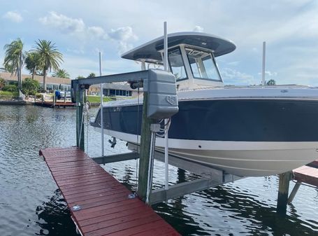 Robalo R272 Center Console image