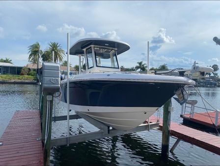 Robalo R272 Center Console image