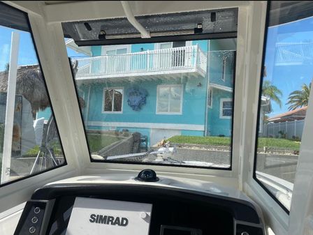 Robalo R272 Center Console image