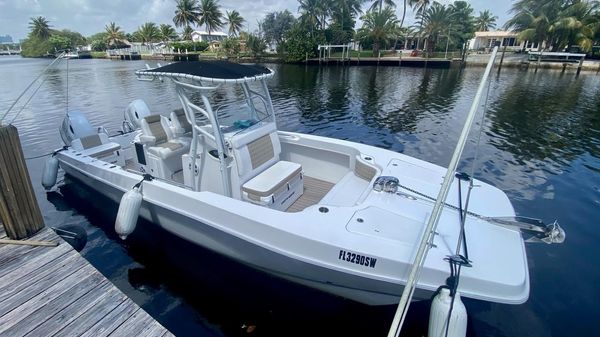 Twin Vee 260SE Center Console