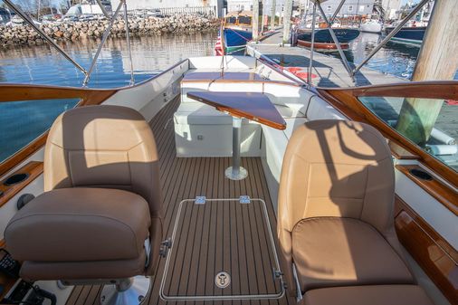 Hinckley Talaria 29 Runabout image