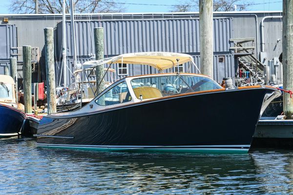 Hinckley Talaria 29 Runabout - main image