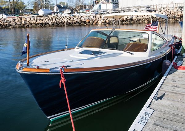 Hinckley Talaria 29 Runabout image