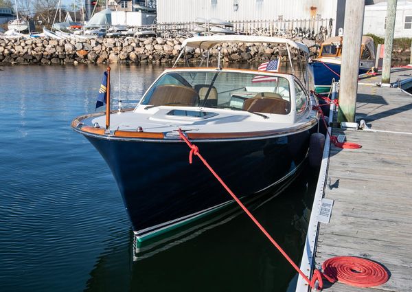 Hinckley Talaria 29 Runabout image