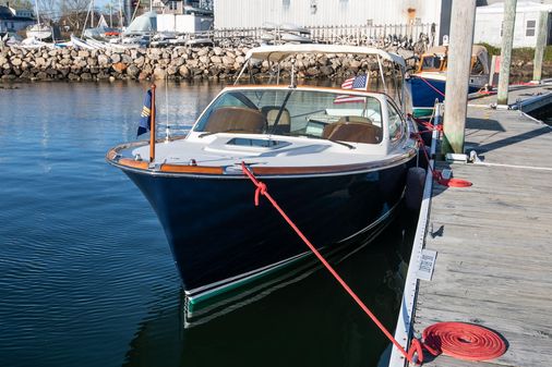 Hinckley Talaria 29 Runabout image